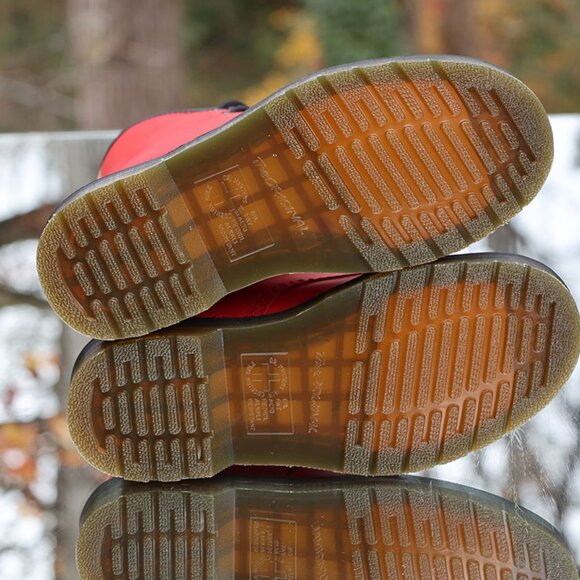 Dr. Martens 1460 Satchel Red Smooth Leather Boots - Picture 16 of 16